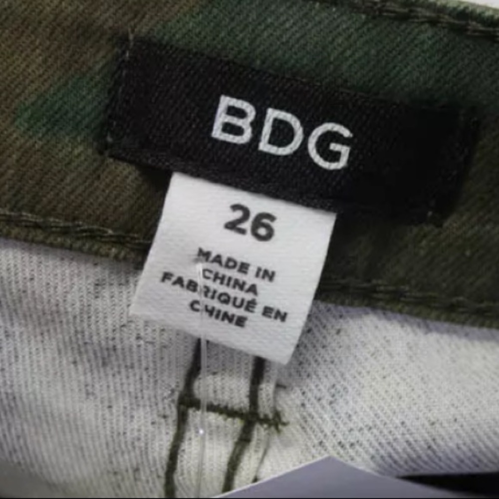 New BDG skinny leg stretchy camo cropped pants - Picture 7 of 8